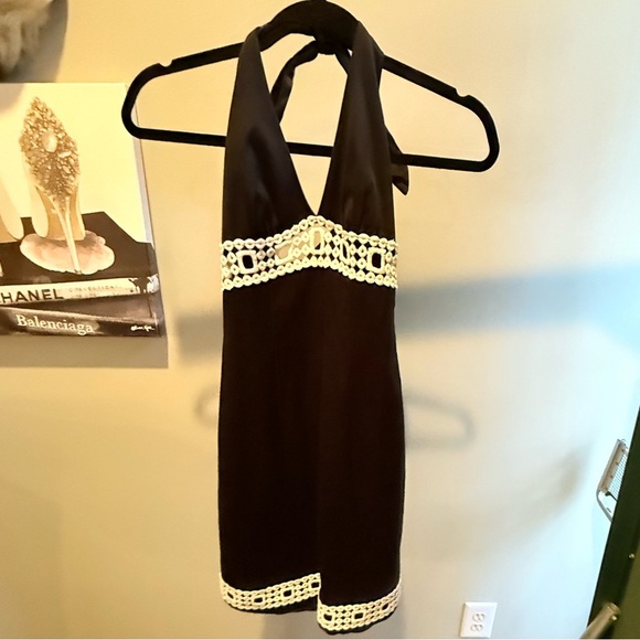 Trina Turk Black/White halter Dress with cutouts size 2/XS - Picture 6 of 11